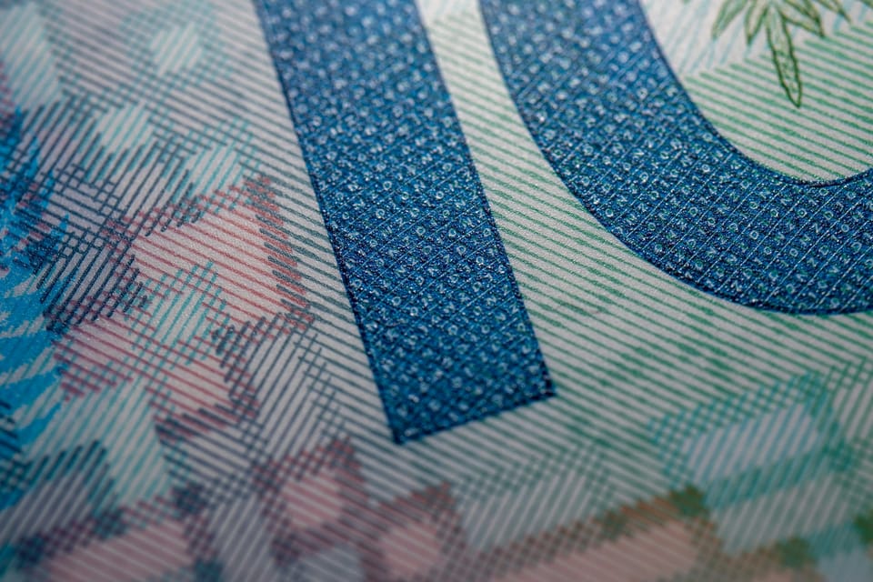 Why Your Freight Is Still Invoiced in Dollars